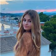 Profesora titulada en inglés con el C1 Advanced con ganas de dar clase a niños de cualquier edad que necesiten repasar su inglés.